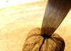 Чем и как можно быстро очистить фундук и грецкие орехи