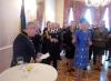 На лабутенах и с кастрюлей на голове: украинская «дипло-матка» шокировала королеву Великобритании